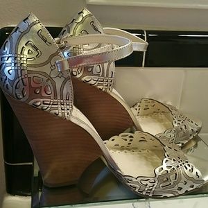 Vince Camuto size 9 sandal/heel. Brushed gold